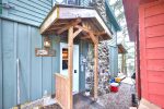 Front entryway of the Lakeview Cabin